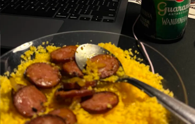 @deborahcarolinec cuscuz com linguiça